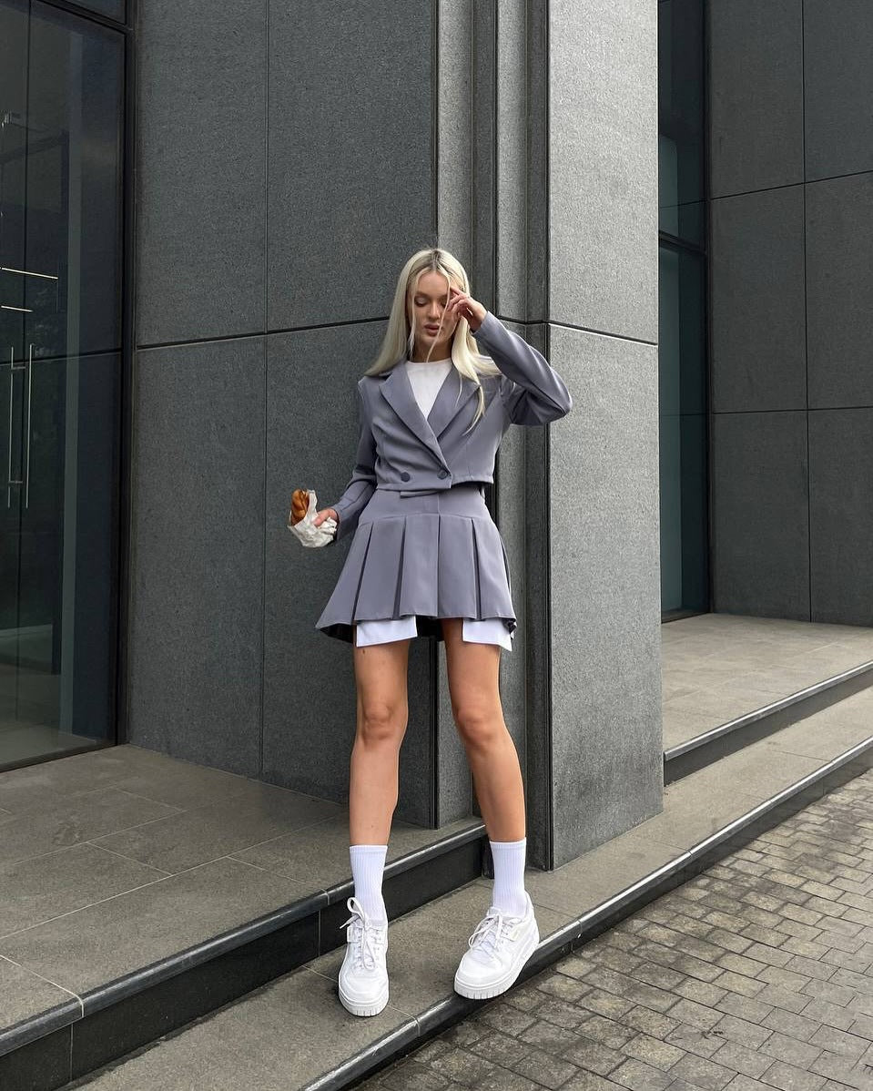 new style short V-neck long-sleeved loose suit top high waist pleated skirt set New explosion