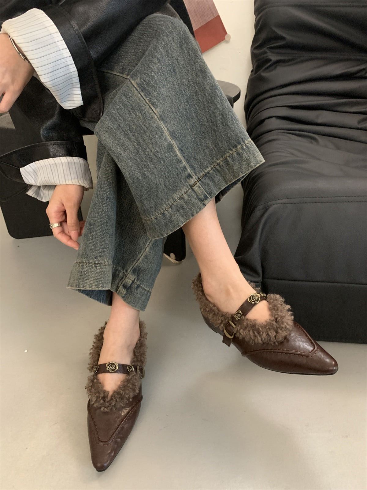 2025 Evening breeze temperament velvet Mary Jane shoes pointed inner height increase wool shoes warm and comfortable small leather shoes