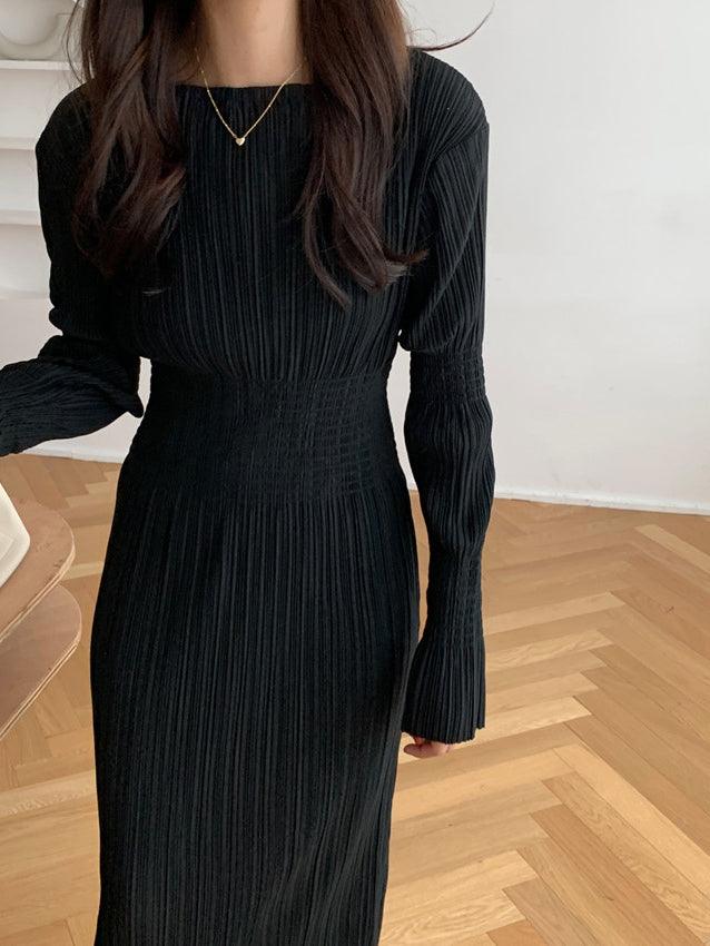 lovevop Simple Pleated Elastic Long-Sleeved Little Black Dress