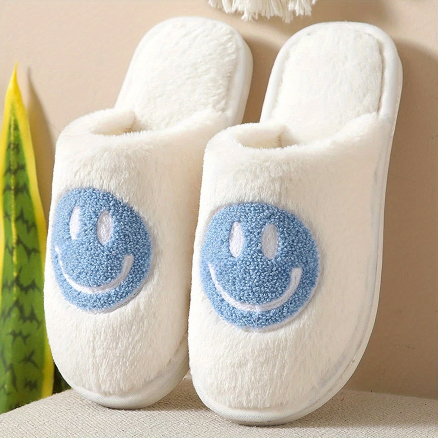 「lovevop」Cozy Up in Comfort with Women's Plush Indoor Slippers - Soft, Non-Slip, and Perfect for Lounging!