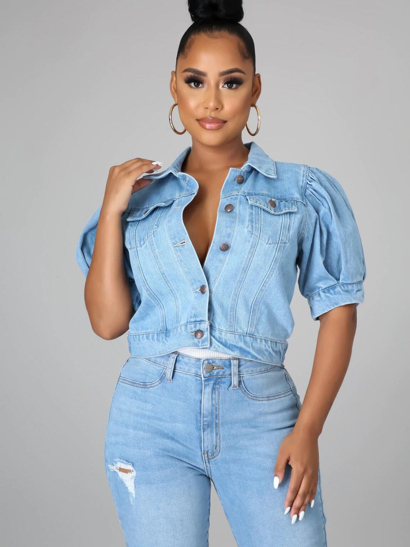 Lovevop-Puff Short Sleeves Flap Pockets Button Closure Washed Blue Cropped Denim Shorts, Women's Denim Shorts