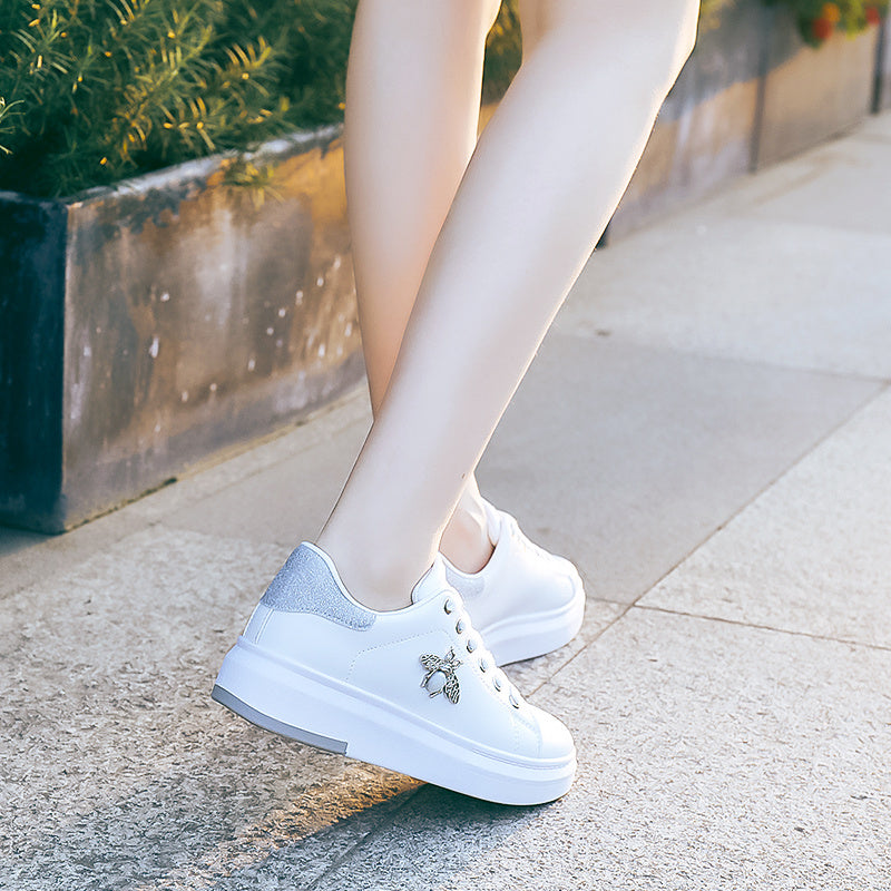 「lovevop」Small White Shoes, Women's 2022 Autumn New All-match Thick-soled Bee Decor Casual Skate Shoes