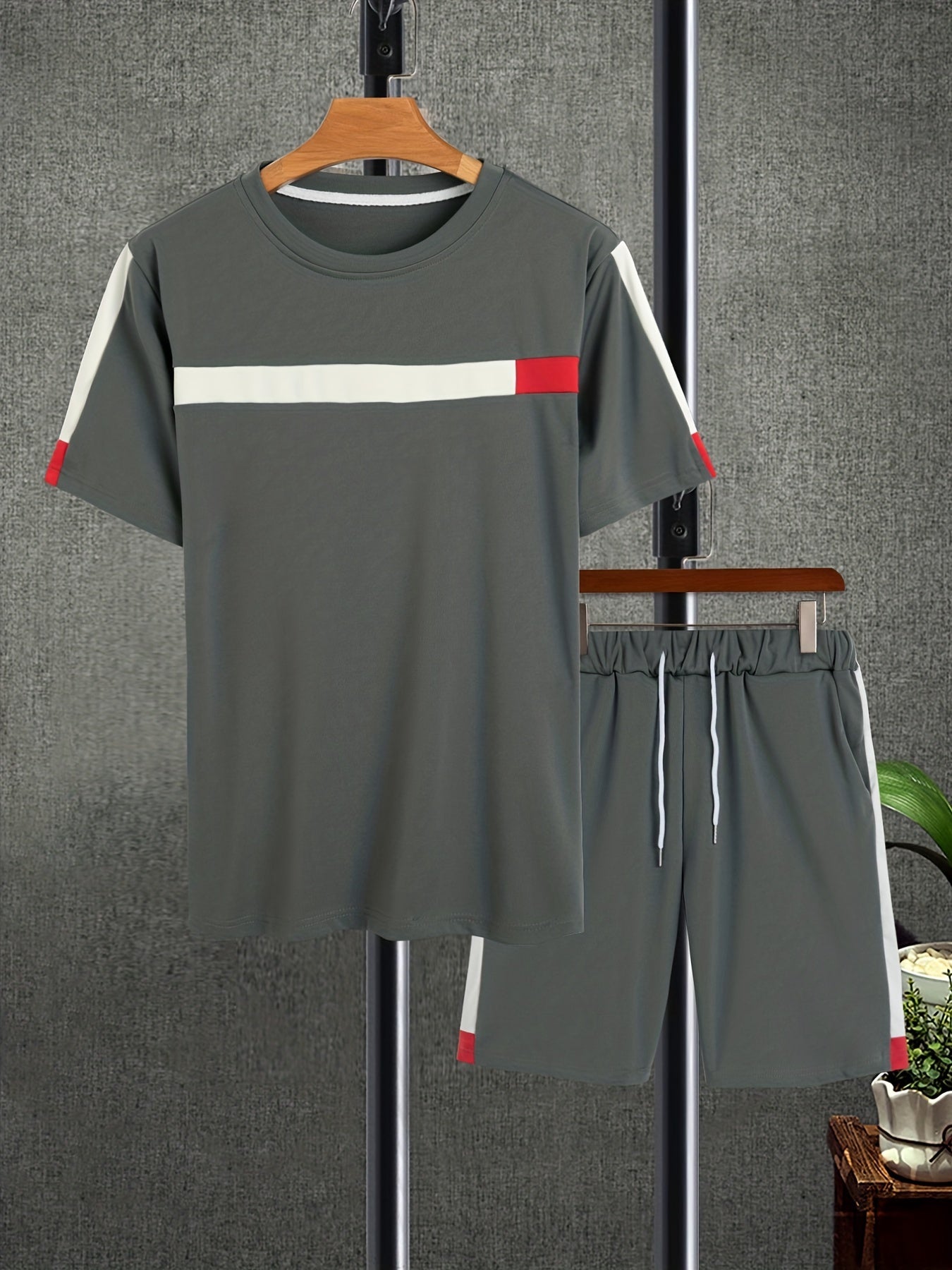 「lovevop」Men's Colorblock Casual T-shirt Outfit Set, 2 Pieces Round Neck Short Sleeve Tees And Drawstring Short Pants