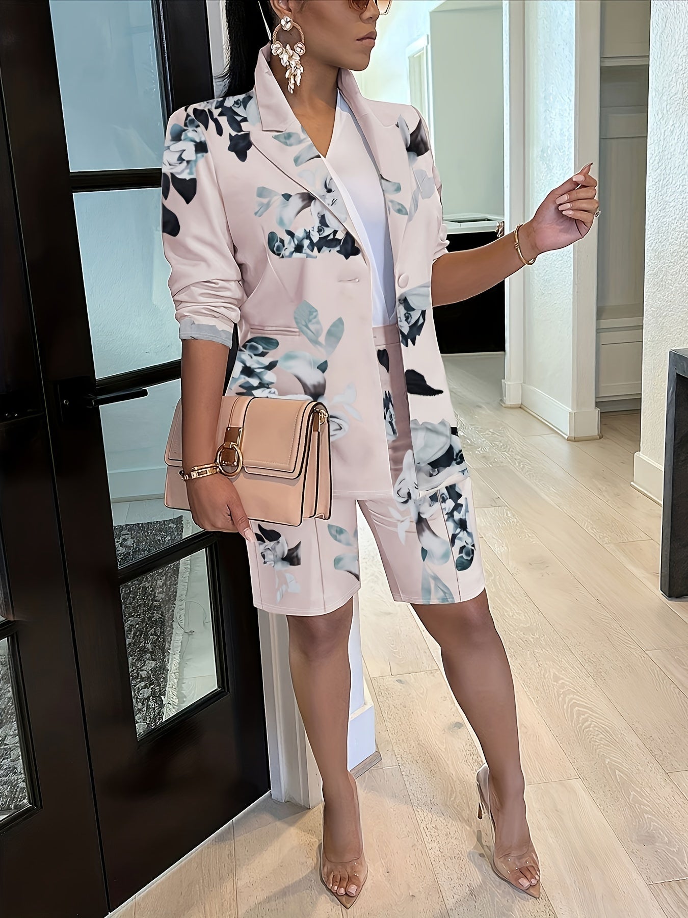 Two-Piece Floral Print Elegant Outfit - Stretchy Polyester Blazer and Shorts Set with Lapel Open Front, Random Printing, Casual Style - Perfect for All Seasons