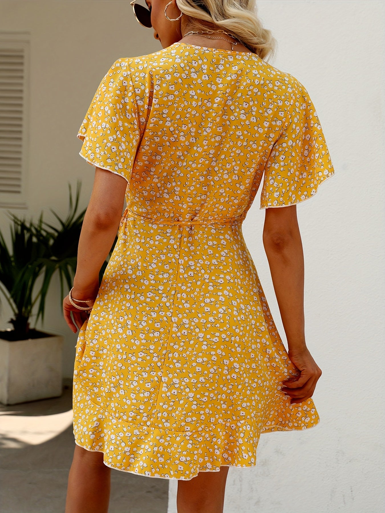 「lovevop」Floral Print Ruffle Hem Wrap Dress, Sexy Short Sleeve V-neck Dress For Spring & Summer, Women's Clothing