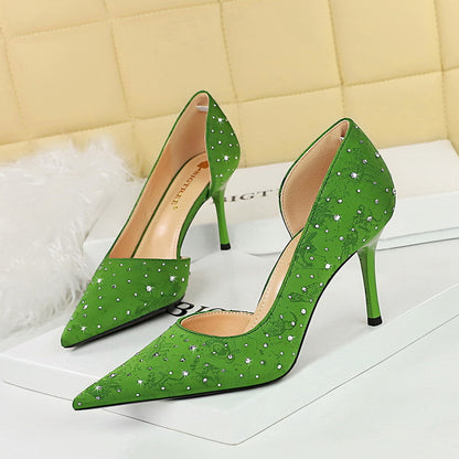 2025 8237-2 Korean version of fashion banquet women's shoes, high heels, thin heels, shallow mouth, pointed silk and satin side hollow rhinestone single shoes, women