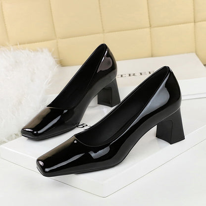 2025 6291 Korean version of fashion temperament square head women's shoes light mouth patent leather thick heel middle heel commuting versatile simple glossy single shoes