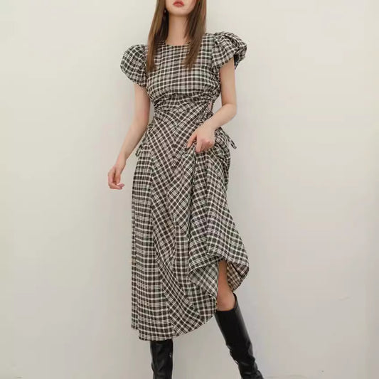 2025 (Spot) Summer age reduction, Popular style and thin, small waist, medium and long skirt, bubble sleeves, black and white plaid dress