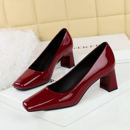 2025 6291 Korean version of fashion temperament square head women's shoes light mouth patent leather thick heel middle heel commuting versatile simple glossy single shoes