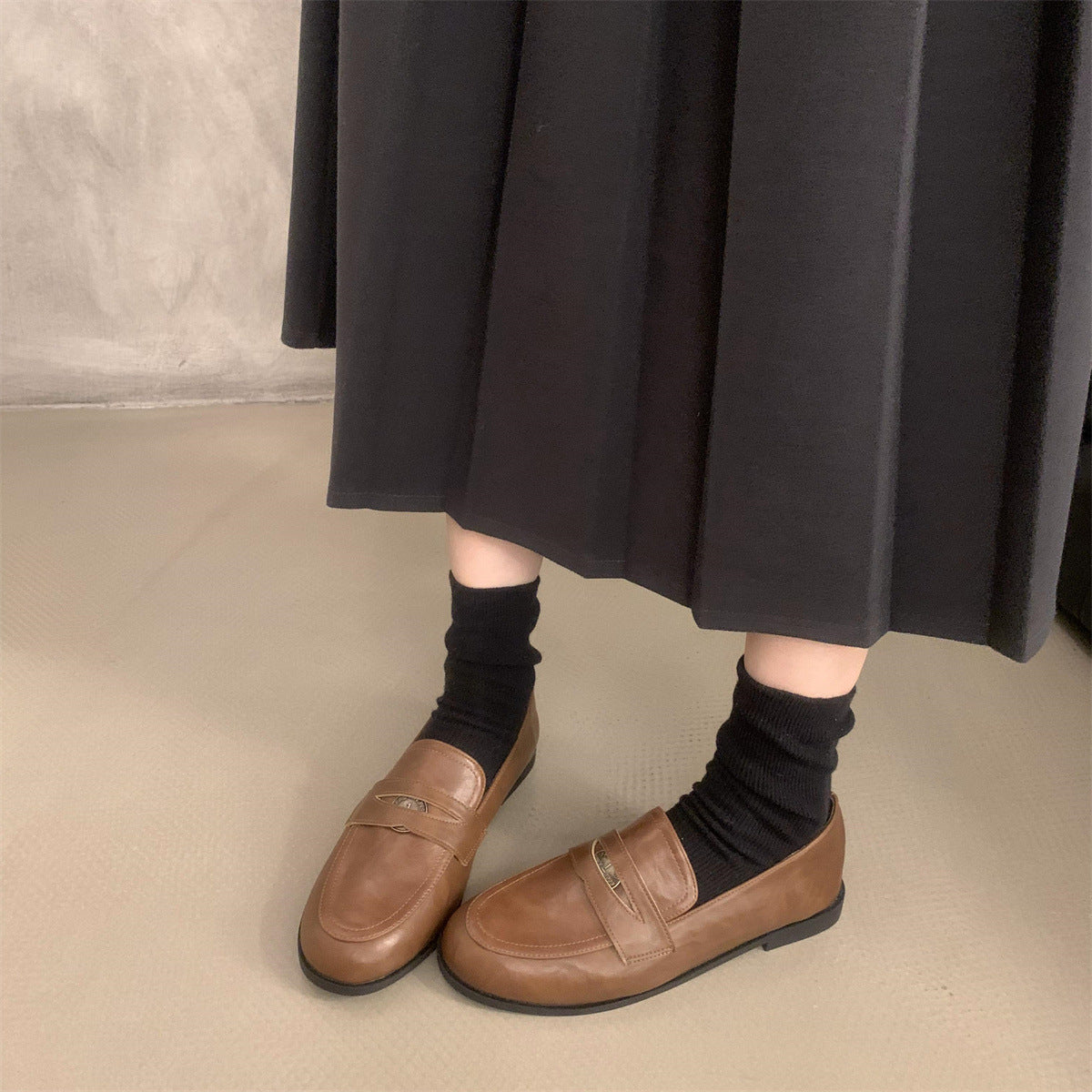 2025  British college style flat-bottomed small leather shoes women's autumn popular new fashionable round head casual versatile loafer single shoes