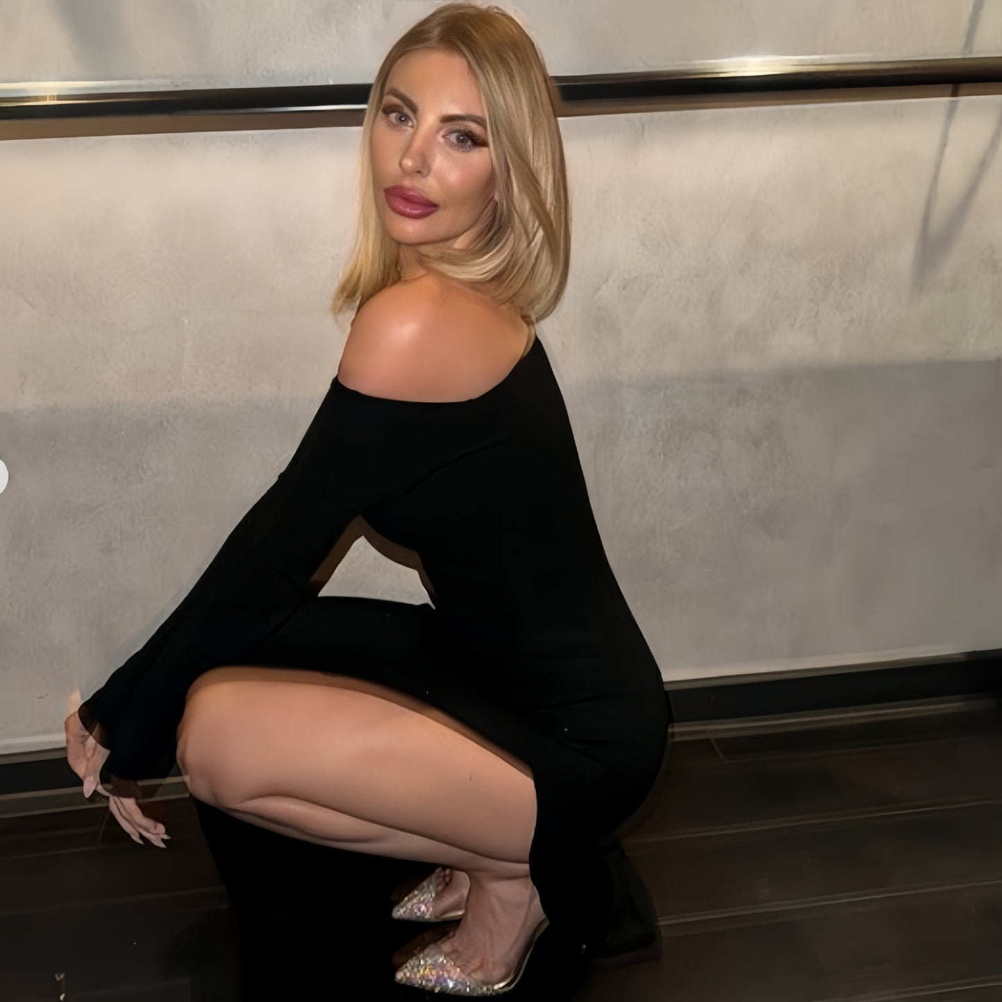 LOVEVOP 2025 style cross-border Hot autumn new sexy split-end solid color long-sleeved diagonal collar temperament dress wholesale