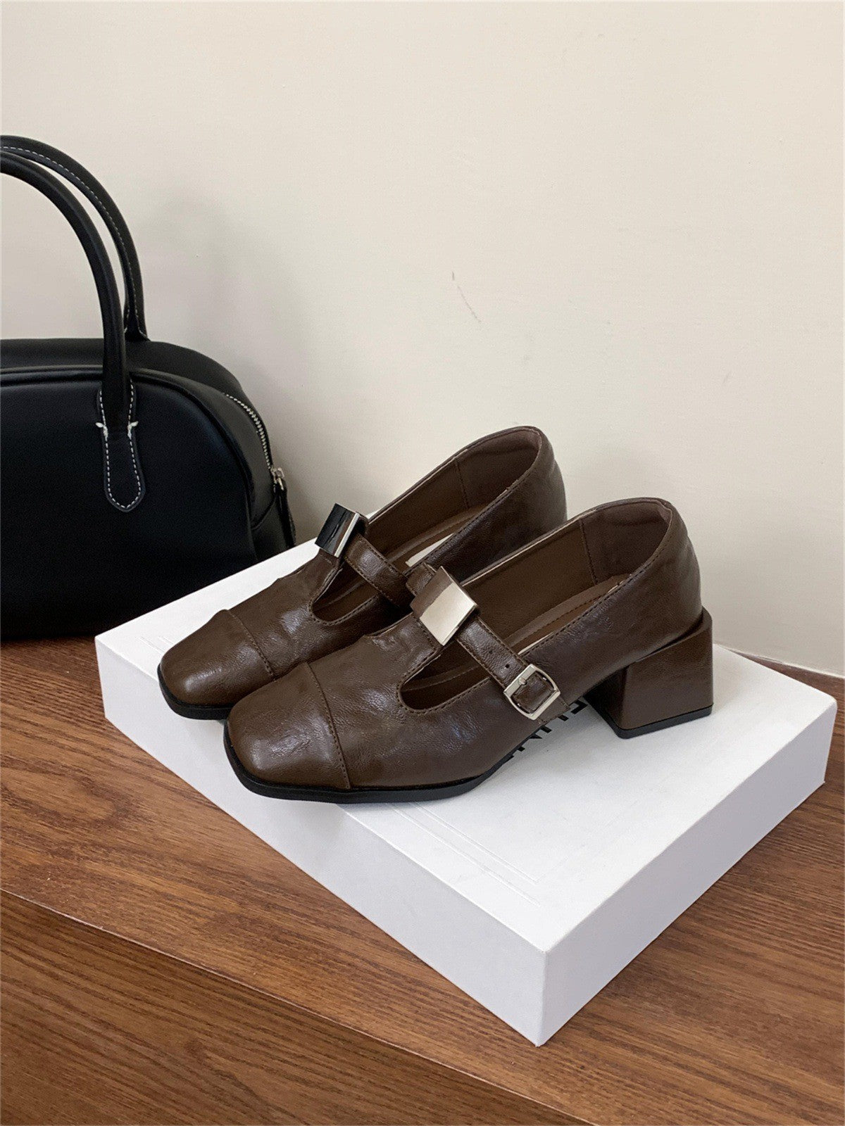 2025  Evening Wind Square Head Thick Heel Soft Leather Metal Buckle Mary Jane Shoes Women's Spring and Autumn New Light Mouth T-Buckle Strap Single Shoes