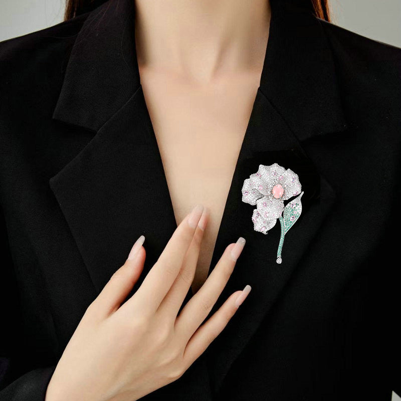 2025 Jewelry micro-inlaid zircon queen shell flower brooch luxury atmosphere elegant suit coat high-end accessories women
