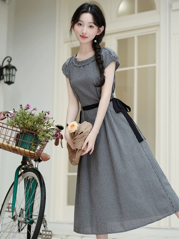 Daily miscellaneous literature and art summer is very beautiful, black and white classic cotton and linen plaid skirt, waist reduction dress, beautiful small skirt