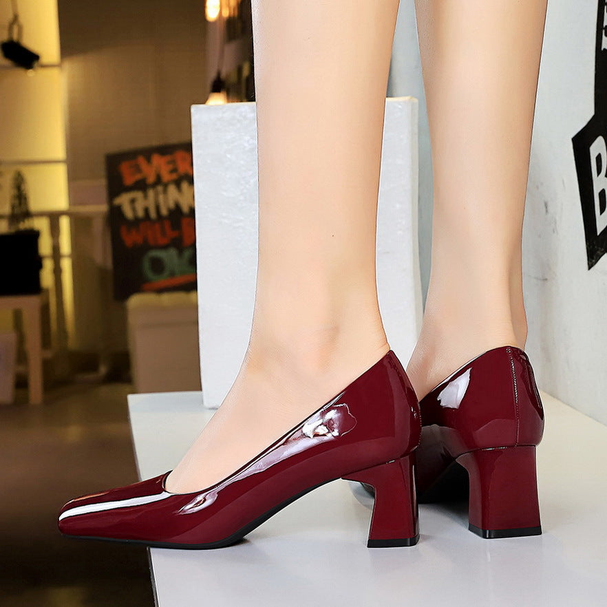2025 6291 Korean version of fashion temperament square head women's shoes light mouth patent leather thick heel middle heel commuting versatile simple glossy single shoes