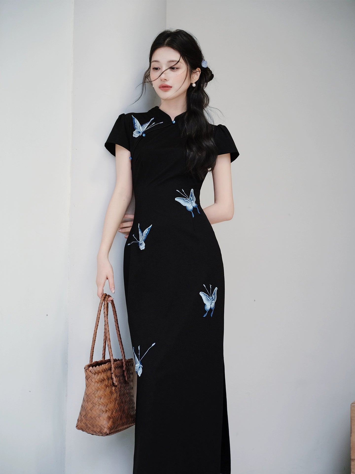 New Chinese style cold butterfly embroidered cheongsam black pinched waist dress children's summer hollow temperament hip-wrapped dress