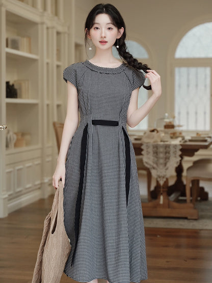 Daily miscellaneous literature and art summer is very beautiful, black and white classic cotton and linen plaid skirt, waist reduction dress, beautiful small skirt