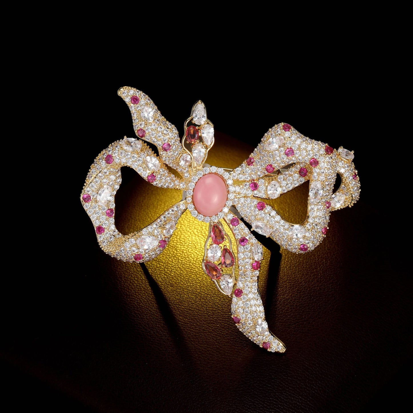 2025 Haute couture jewelry heavy industry queen shell micro-inlaid zircon bow brooch high-end luxury coat suit accessories