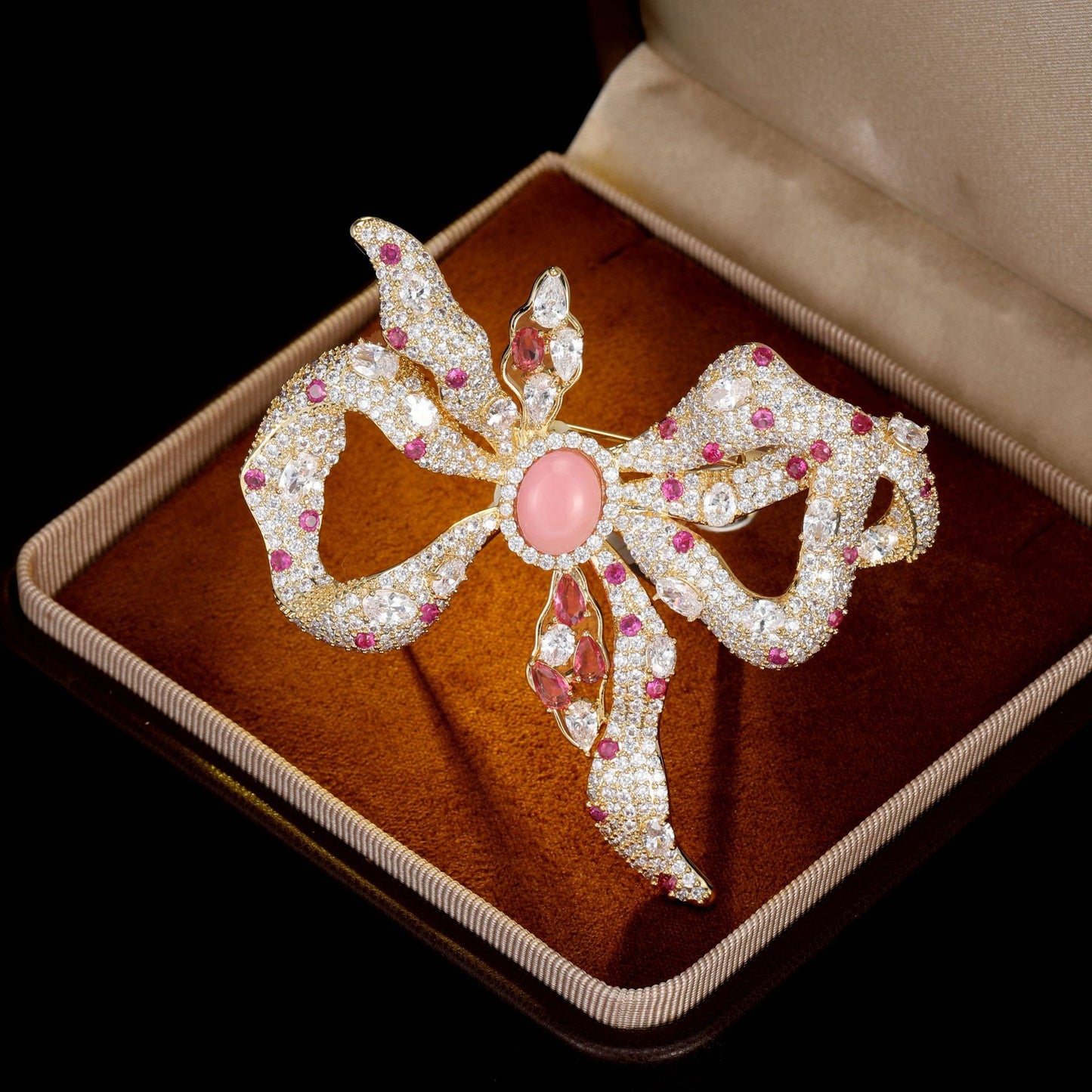 2025 Haute couture jewelry heavy industry queen shell micro-inlaid zircon bow brooch high-end luxury coat suit accessories