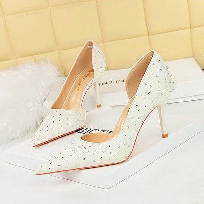 2025 8237-2 Korean version of fashion banquet women's shoes, high heels, thin heels, shallow mouth, pointed silk and satin side hollow rhinestone single shoes, women