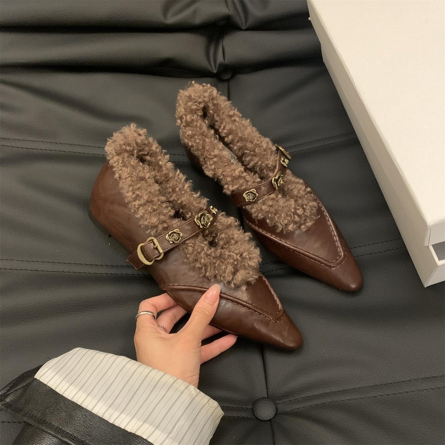 2025  Evening breeze temperament velvet Mary Jane shoes pointed inner height increase wool shoes warm and comfortable small leather shoes