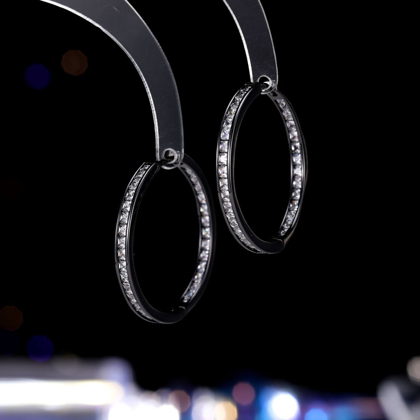 2025 New New  large circle niche design ear buckle personality fashion light luxury style slightly inlaid zircon earrings women