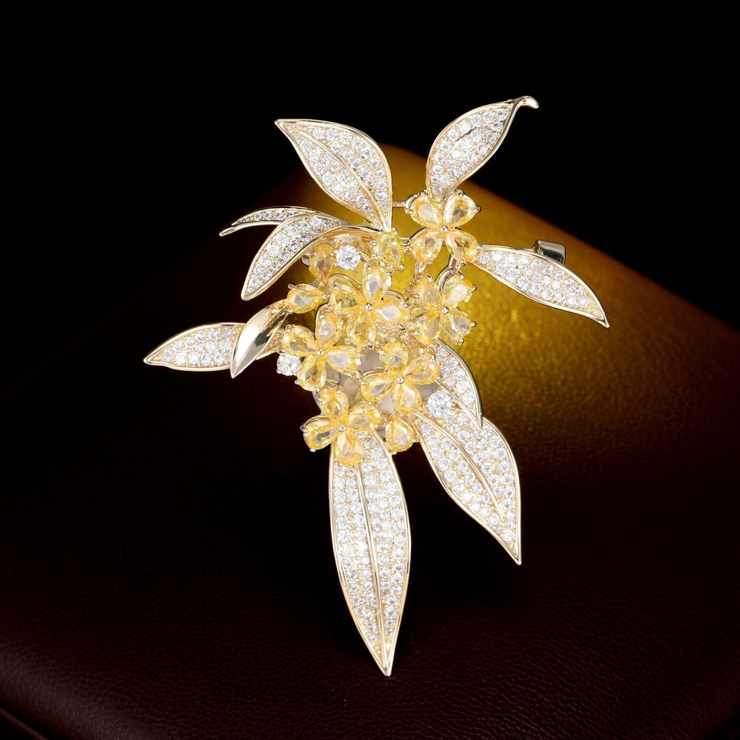 2025 Elegant gold osmanthus slightly inlaid zircon brooch, high-end fashion flower suit coat pin, versatile cheongsam accessories