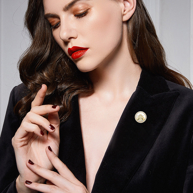 2025 Little bee magnetic anti-light artifact shell magnet brooch cute Japanese fixed clothes neckline accessories