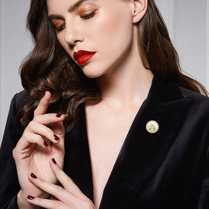 2025 Little bee magnetic anti-light artifact shell magnet brooch cute Japanese fixed clothes neckline accessories