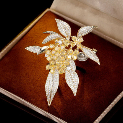 2025 Elegant gold osmanthus slightly inlaid zircon brooch, high-end fashion flower suit coat pin, versatile cheongsam accessories