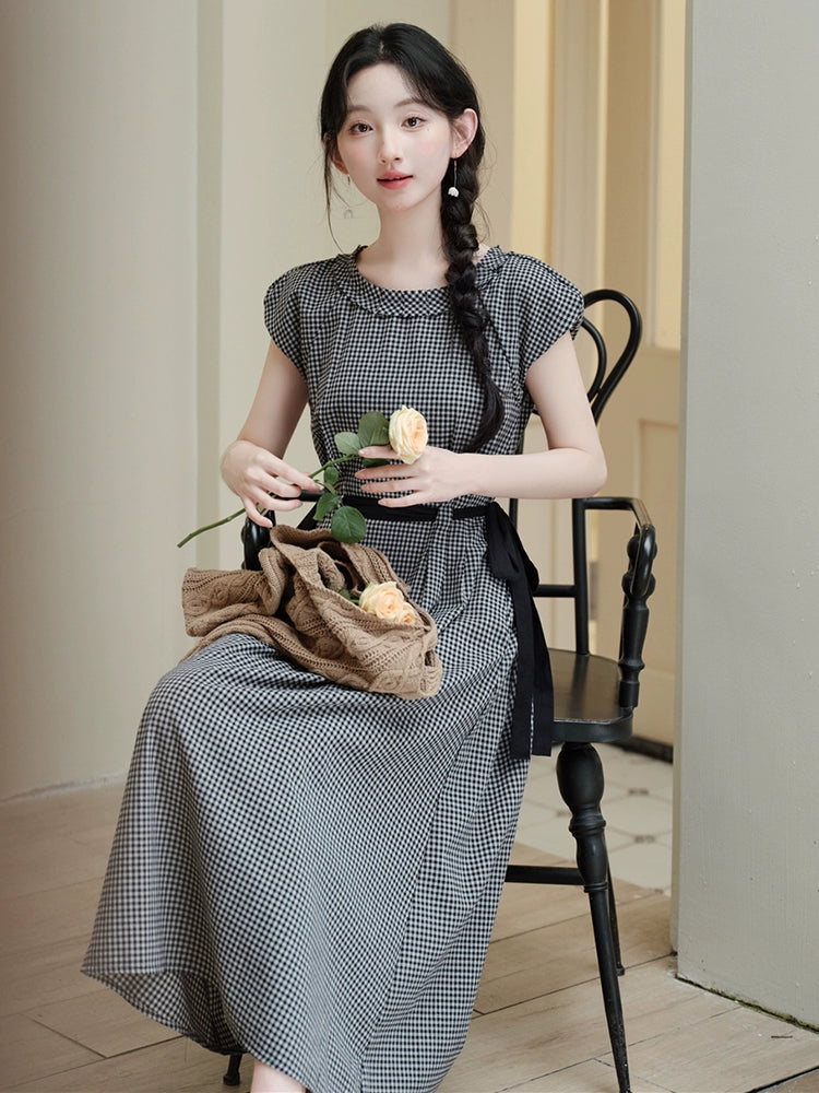 Daily miscellaneous literature and art summer is very beautiful, black and white classic cotton and linen plaid skirt, waist reduction dress, beautiful small skirt