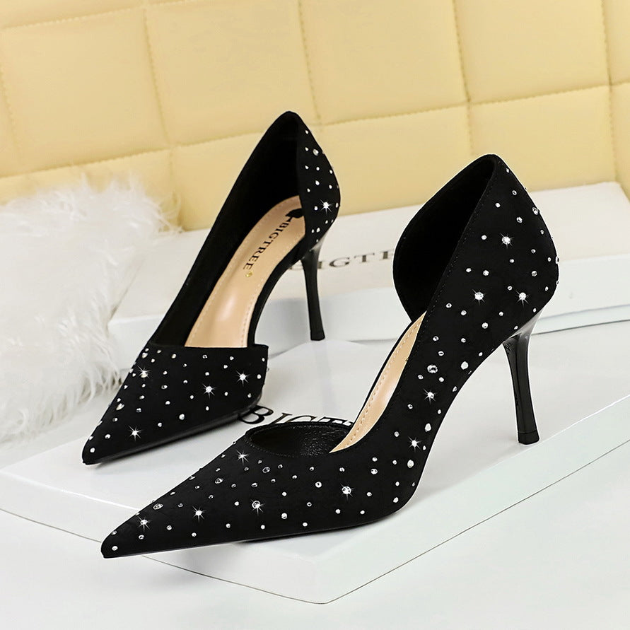 2025 8237-2 Korean version of fashion banquet women's shoes, high heels, thin heels, shallow mouth, pointed silk and satin side hollow rhinestone single shoes, women