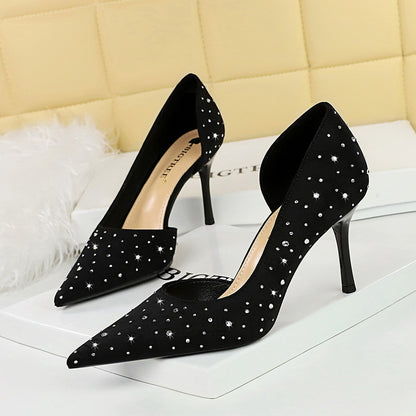 2025 8237-2 Korean version of fashion banquet women's shoes, high heels, thin heels, shallow mouth, pointed silk and satin side hollow rhinestone single shoes, women
