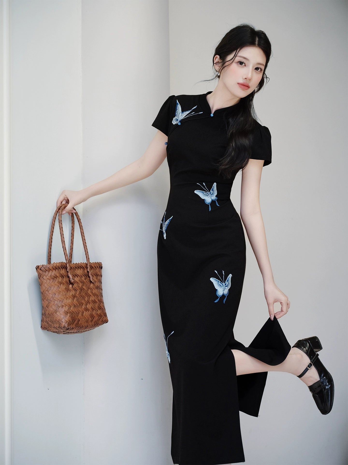 New Chinese style cold butterfly embroidered cheongsam black pinched waist dress children's summer hollow temperament hip-wrapped dress