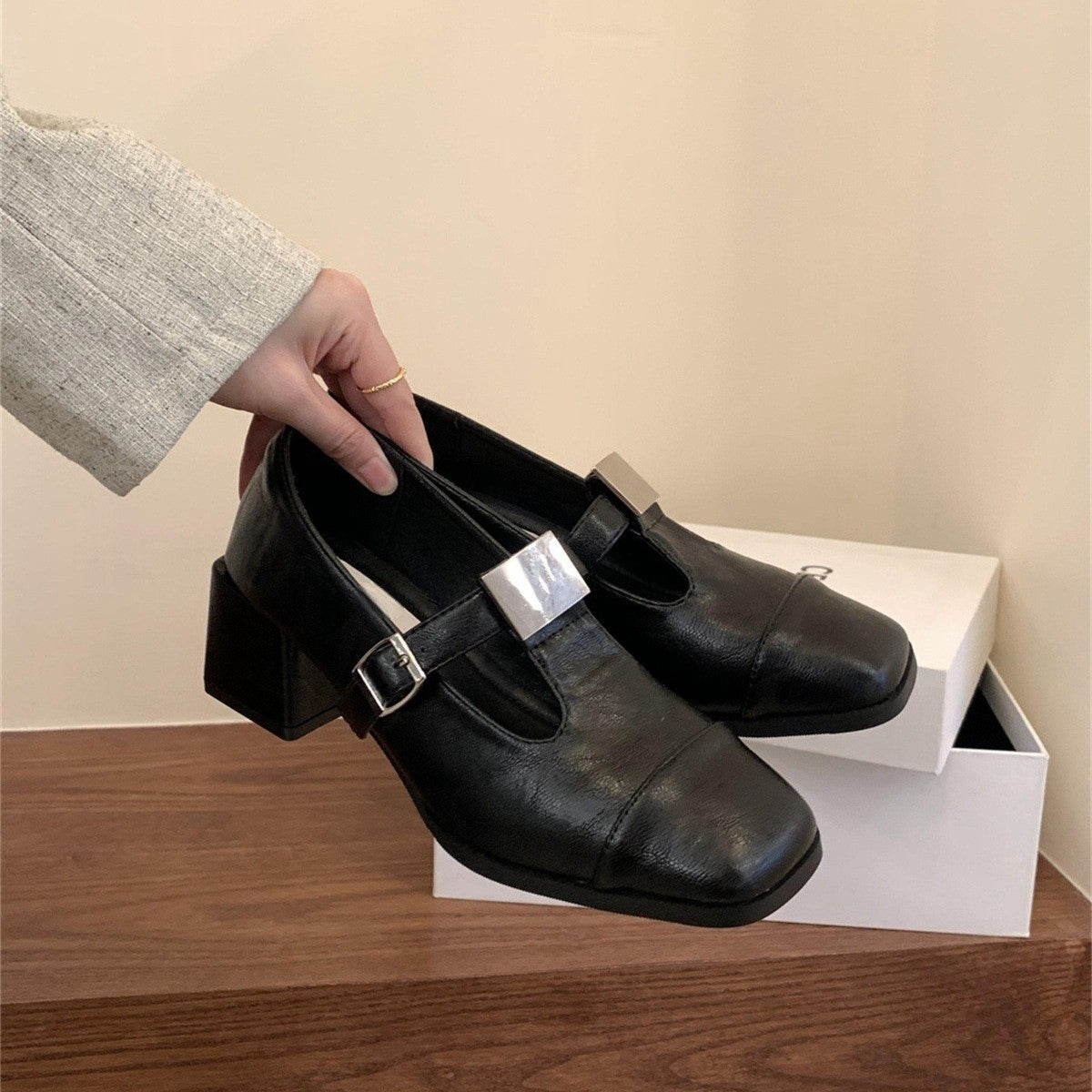 2025  Evening Wind Square Head Thick Heel Soft Leather Metal Buckle Mary Jane Shoes Women's Spring and Autumn New Light Mouth T-Buckle Strap Single Shoes