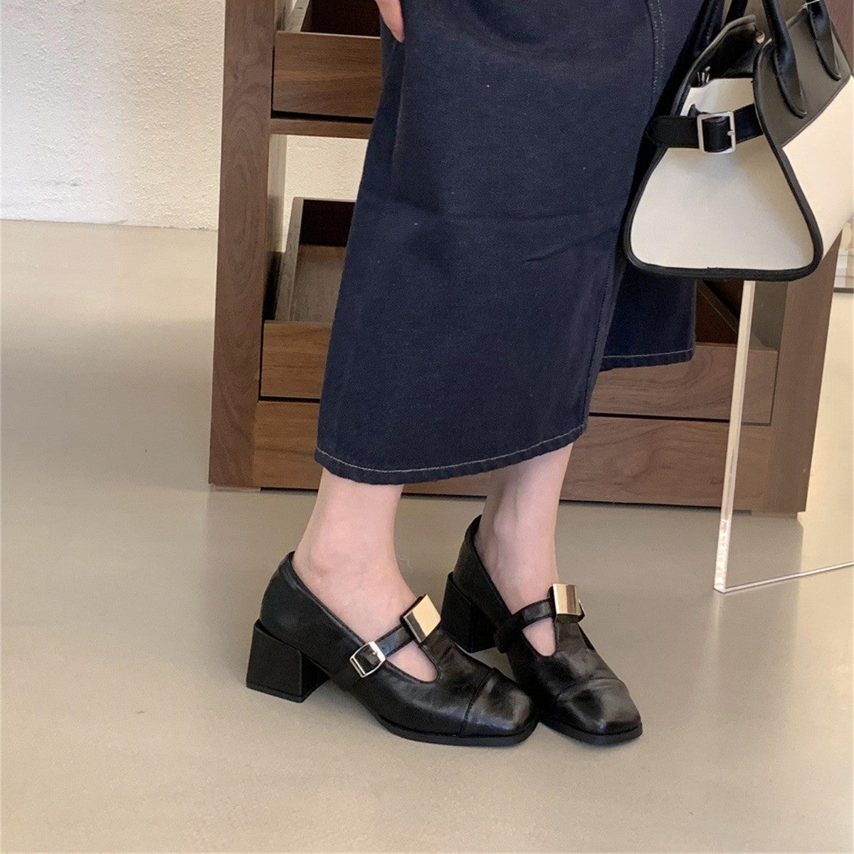 2025  Evening Wind Square Head Thick Heel Soft Leather Metal Buckle Mary Jane Shoes Women's Spring and Autumn New Light Mouth T-Buckle Strap Single Shoes