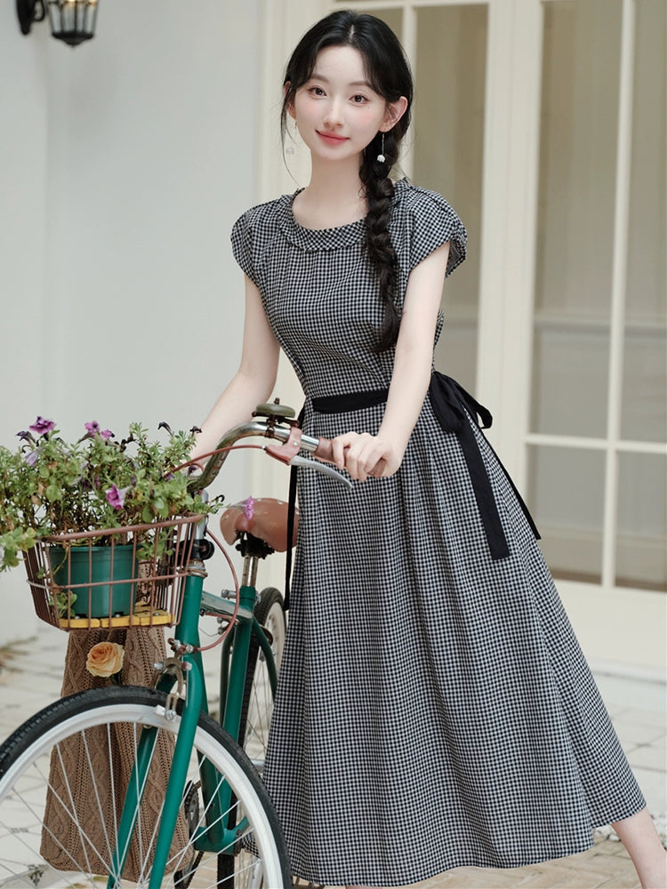 Daily miscellaneous literature and art summer is very beautiful, black and white classic cotton and linen plaid skirt, waist reduction dress, beautiful small skirt