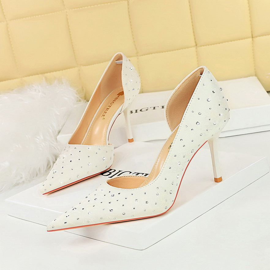 2025 8237-2 Korean version of fashion banquet women's shoes, high heels, thin heels, shallow mouth, pointed silk and satin side hollow rhinestone single shoes, women