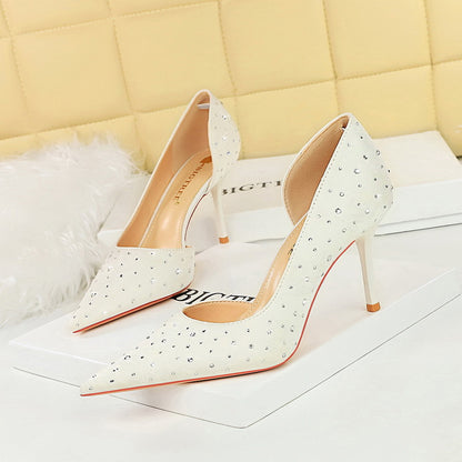 2025 8237-2 Korean version of fashion banquet women's shoes, high heels, thin heels, shallow mouth, pointed silk and satin side hollow rhinestone single shoes, women