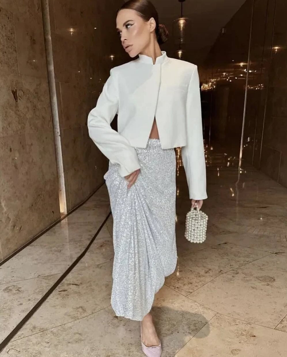 2025 2025 new fashionable high-waisted and thin sequined skirt women's elastic waist back split elastic straight skirt