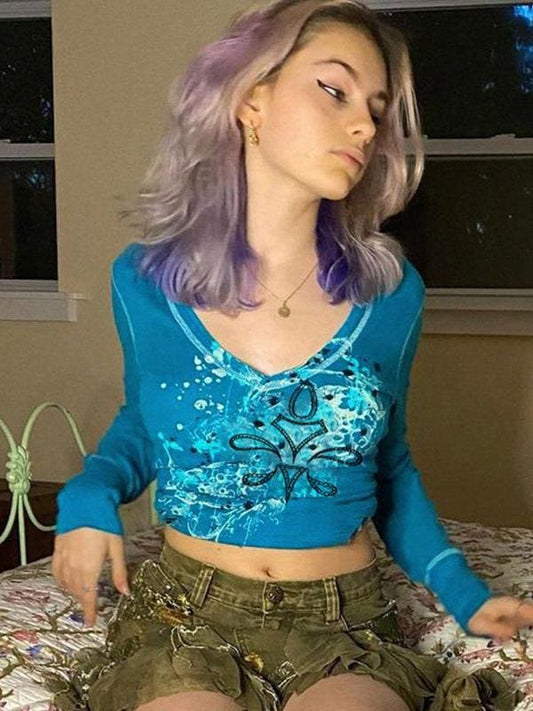 lovevop Fall Blur Printed V Neck Fitted Cropped T-Shirt