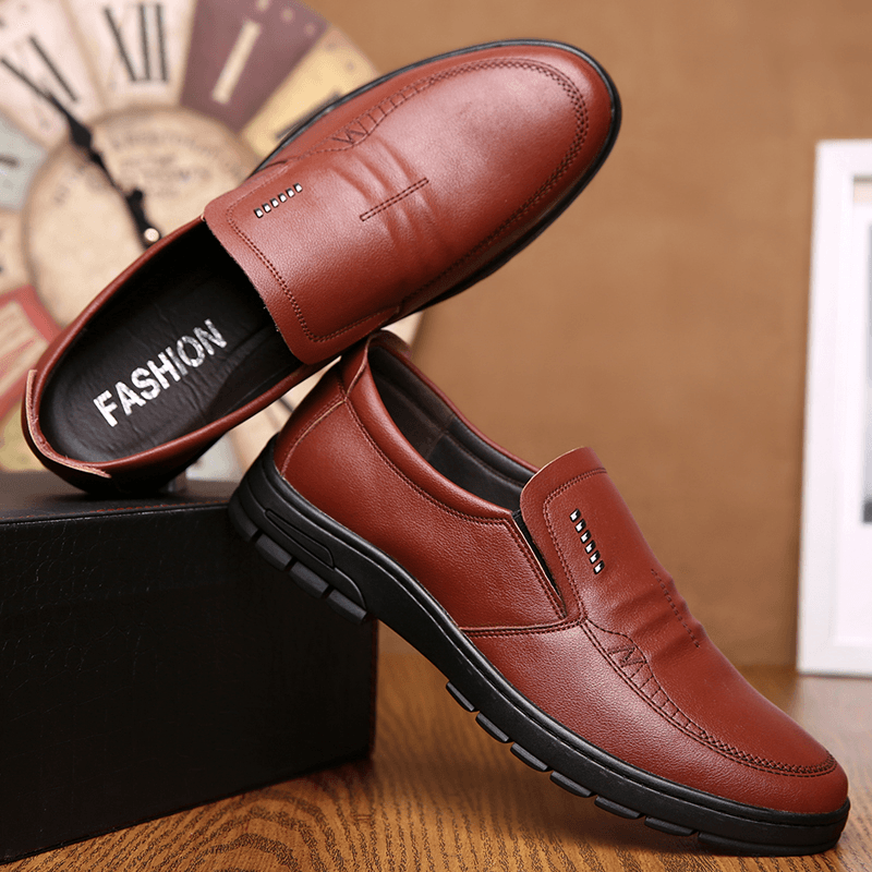 lovevop Men Cowhide Leather Soft Bottom Slip on Warm Lining Comfy Dress Casual Business Shoes