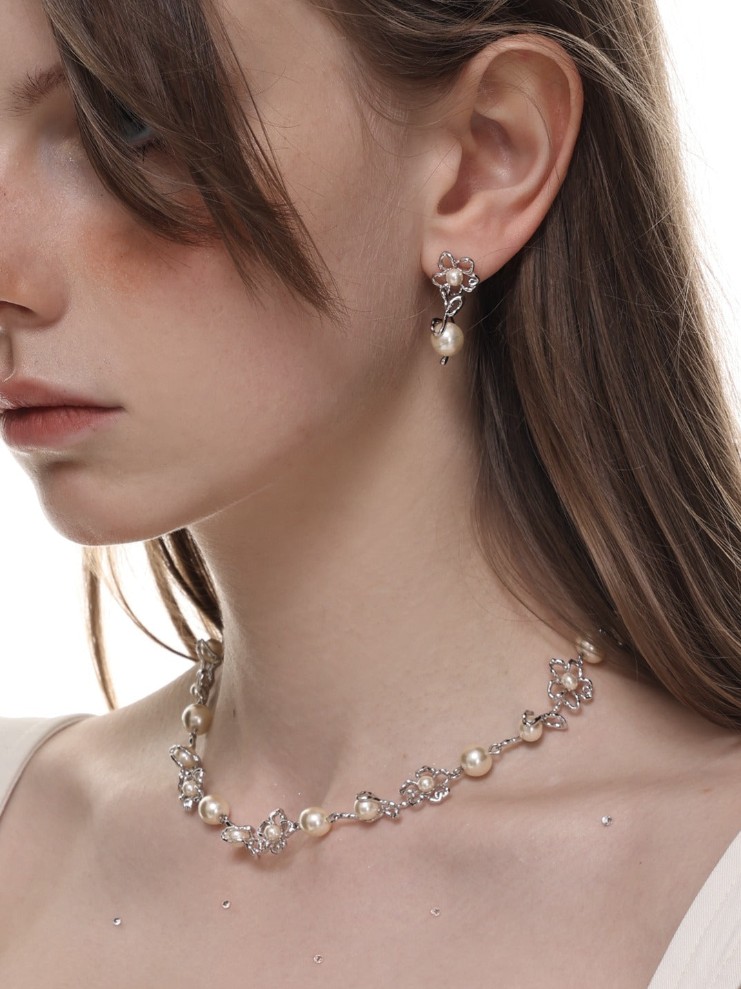 lovevop Original Designed Floral Pearl Beaded Necklace